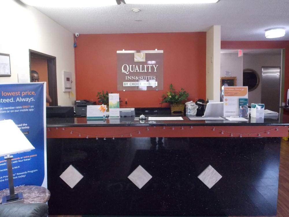 Quality Inn & Suites Шампейн Экстерьер фото
